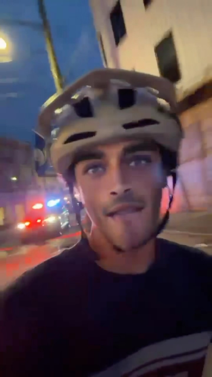 Police Officers React to a Biker Snapchatting His Own Chase by x3 tj